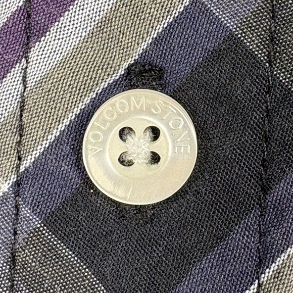 Volcom Men's Classic Fit Weirdoh Plaid II Long Sleeve Button Up Shirt | Size M - Picture 4 of 12